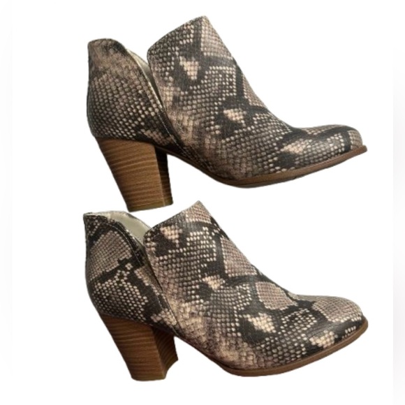 Fergalicious Faux Snakeskin Print Ankle Booties, Size 7 - Picture 2 of 8